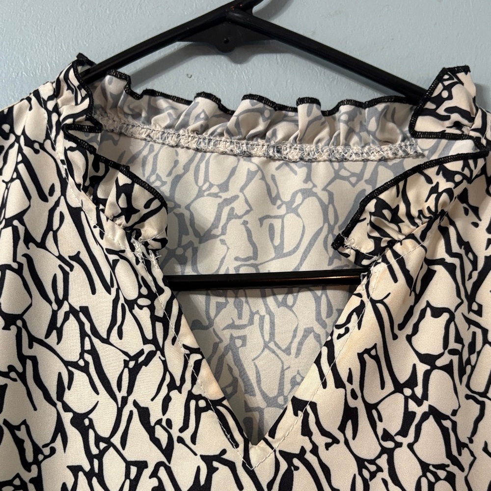 🖤Modern style cream and black dress🖤 - Picture 2 of 6